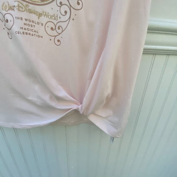 Disney Park T-shirt Cinderella's Castle size Medium Pink Tee - Picture 7 of 11
